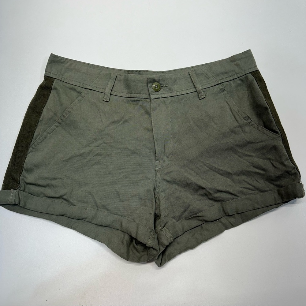 Harper Heritage Side Panel Olive Green Cuffed Shorts Womens Size 30